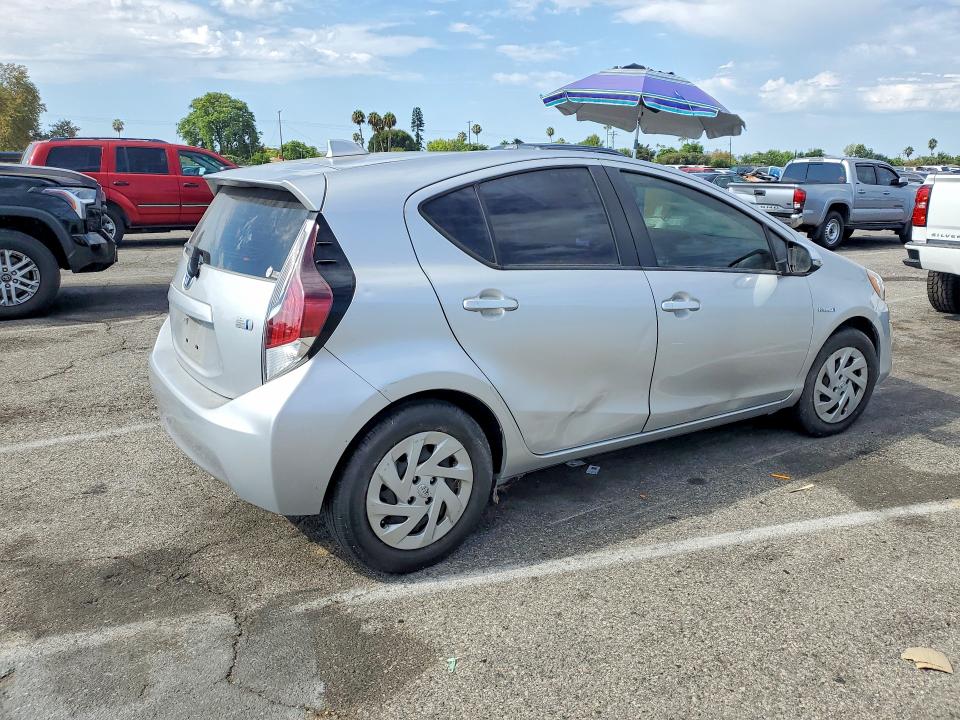 Photo 3 from auction – 2016 TOYOTA PRIUS C with VIN JTDKDTB33G1115976