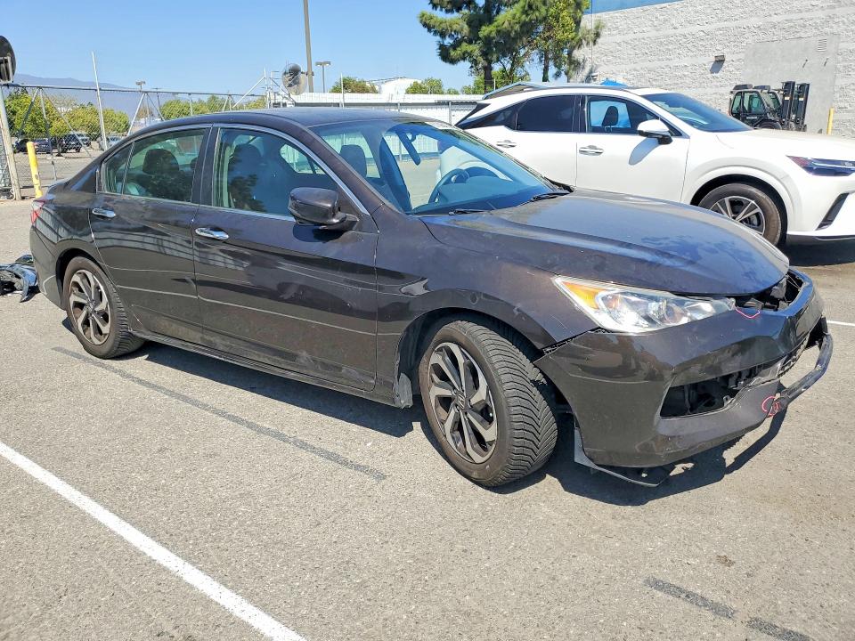 Photo 4 from auction – 2016 HONDA ACCORD with VIN 1HGCR2F77GA172146