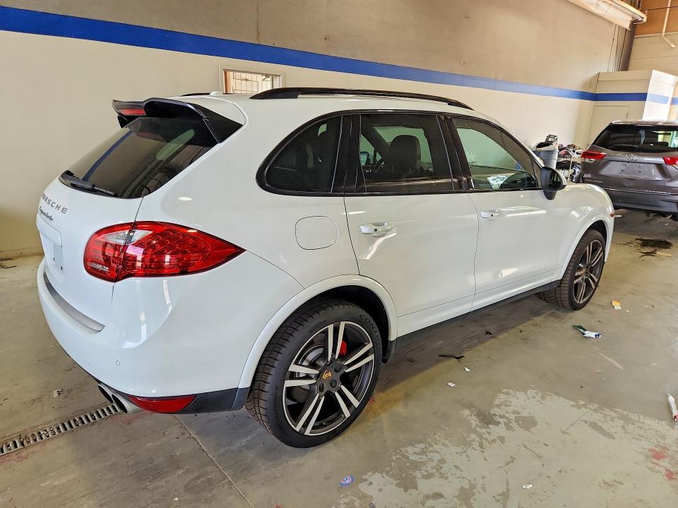 صورة رقم 3 من المزاد - 2014 PORSCHE CAYENNE مع VIN WP1AC2A20ELA80928