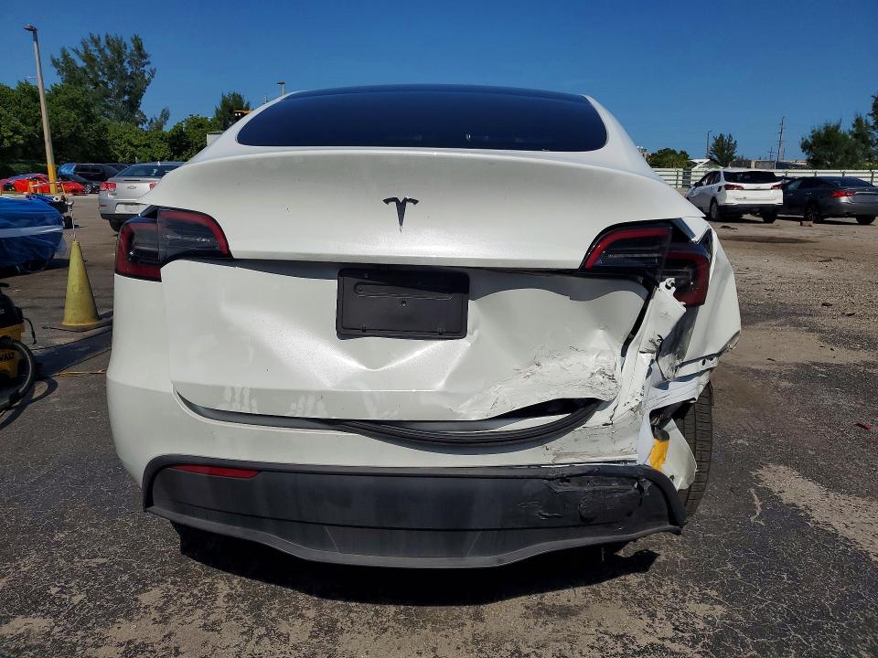 Zdjęcie 6 z aukcji – 2025 TESLA MODEL Y z VIN 7SAYGDED9SA377402