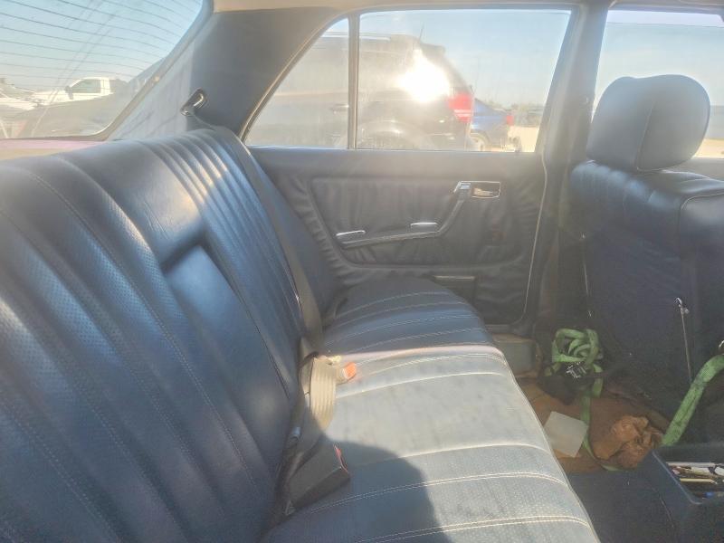 Photo 10 from auction – 1982 MERCEDES-BENZ 300 D with VIN WDBAB33A6CB004307