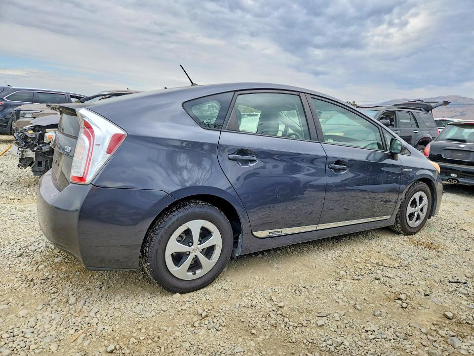 Photo 3 from auction – 2013 TOYOTA PRIUS with VIN JTDKN3DU8D5564514