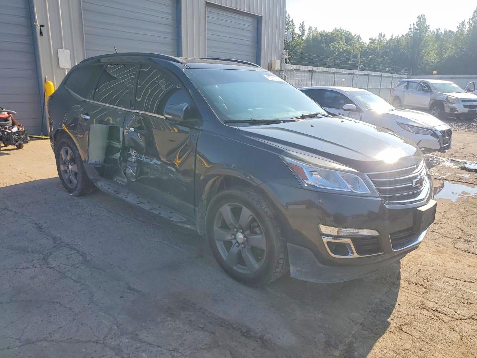 Photo 4 from auction – 2017 CHEVROLET TRAVERSE with VIN 1GNKRHKD7HJ310639