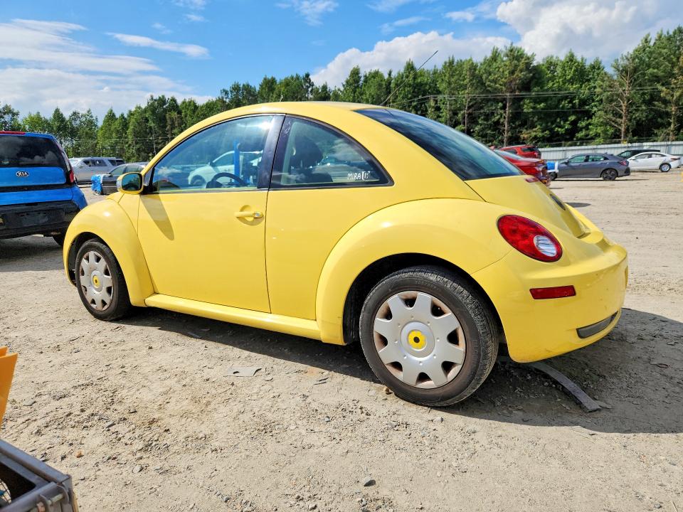 Photo 2 from auction – 2010 VOLKSWAGEN NEW BEETLE with VIN 3VWPG3AG2AM012072