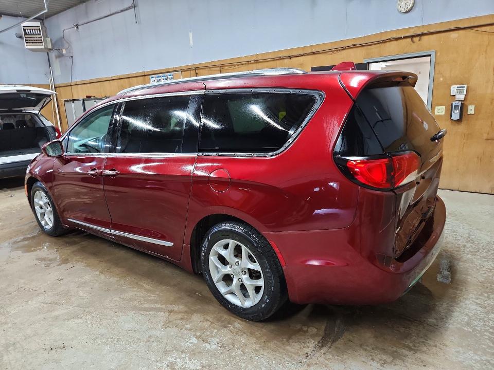 Photo 2 from auction – 2017 CHRYSLER PACIFICA with VIN 2C4RC1EGXHR660154
