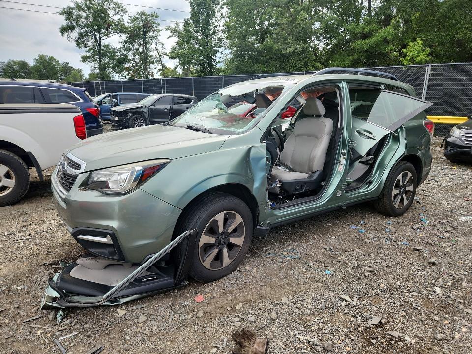 SUBARU FORESTER 2017 с VIN JF2SJARC8HH424730 - Фото с аукциона