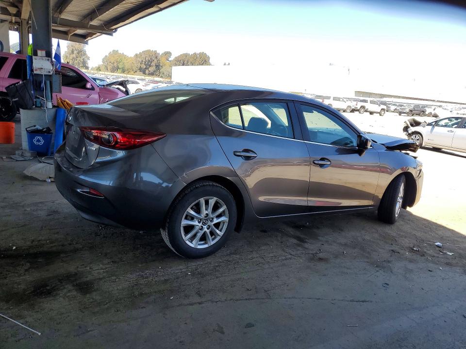 Photo 3 from auction – 2018 MAZDA 3 with VIN 3MZBN1U76JM189837