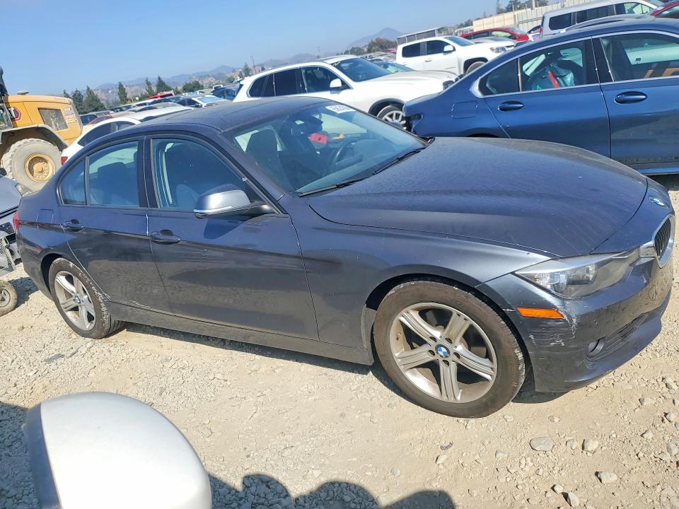 Photo 4 from auction – 2013 BMW 328 with VIN WBA3A5C56DF453019