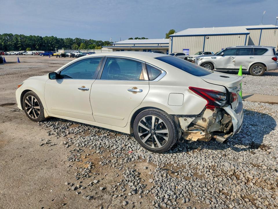 Photo 2 from auction – 2018 NISSAN ALTIMA with VIN 1N4AL3AP4JC104943
