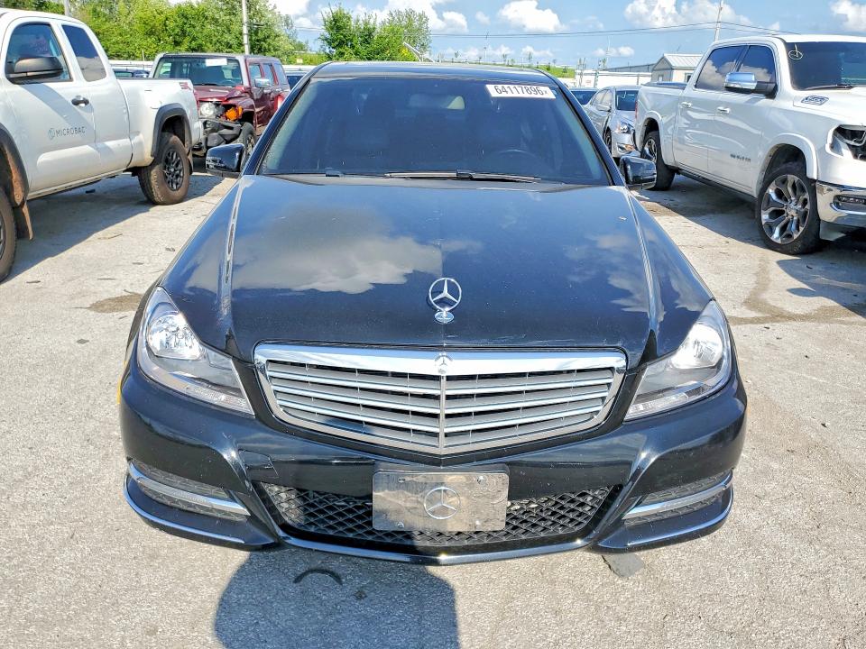 Photo 5 from auction – 2014 MERCEDES-BENZ C with VIN WDDGF8AB6EA920721
