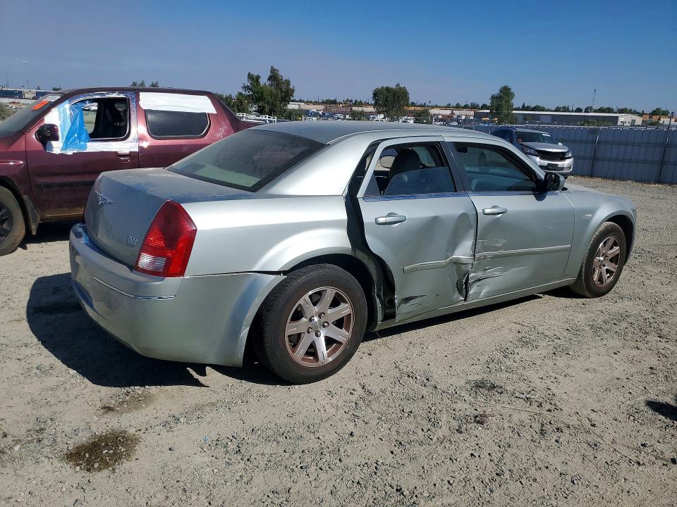 Photo 3 from auction – 2006 CHRYSLER 300 with VIN 2C3KA53GX6H388164