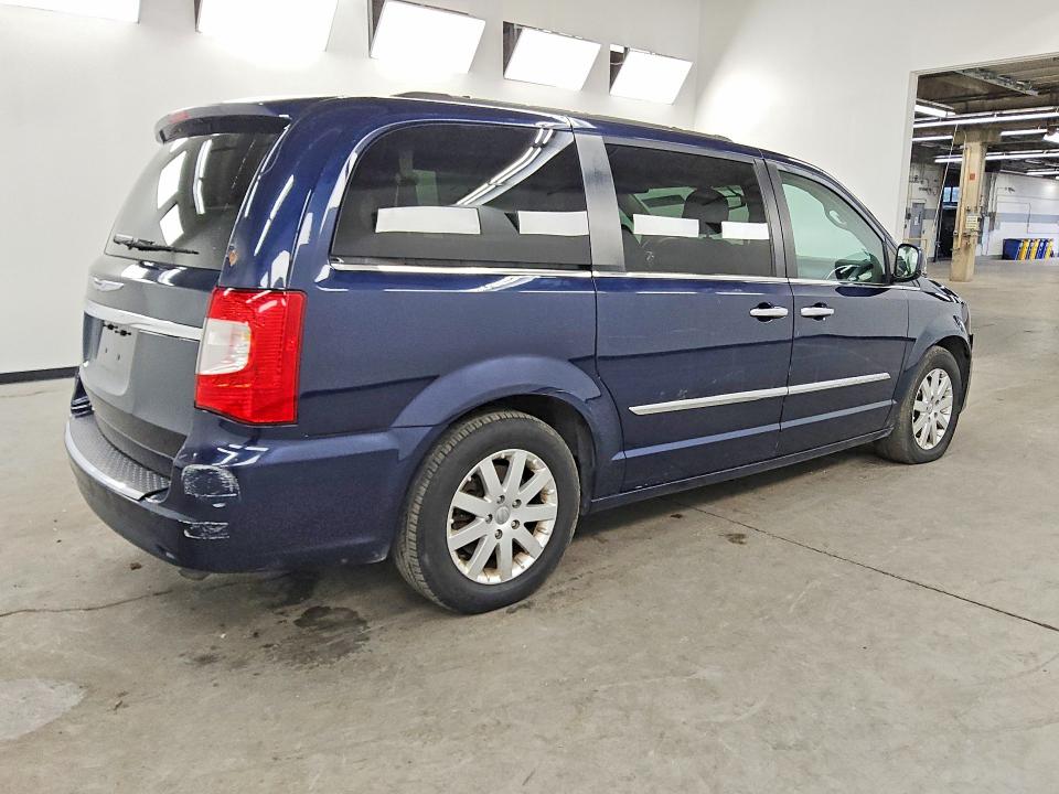 Photo 3 from auction – 2016 CHRYSLER TOWN & COUNTRY with VIN 2C4RC1BG3GR305345
