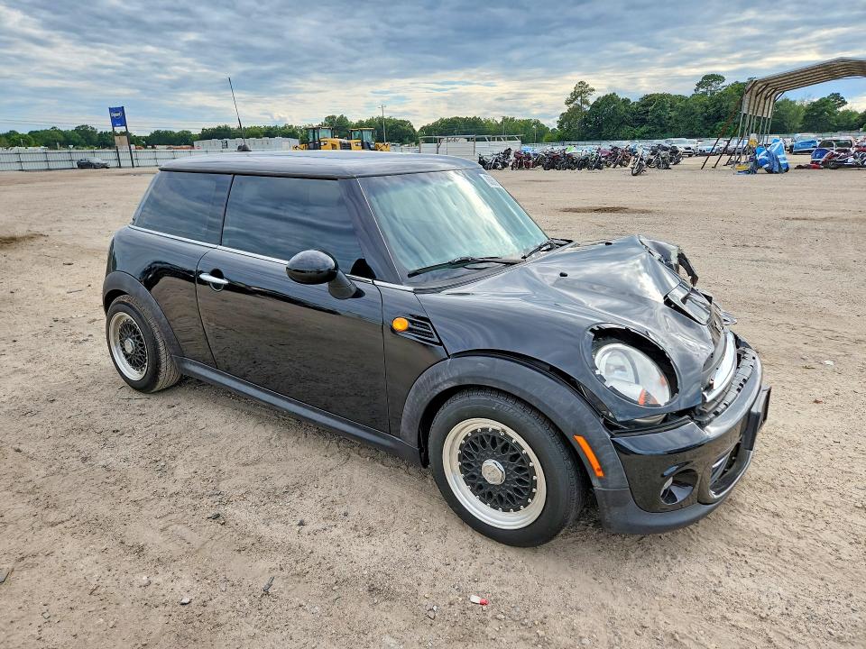 Photo 4 from auction – 2011 MINI COOPER with VIN WMWSU3C52BT098193