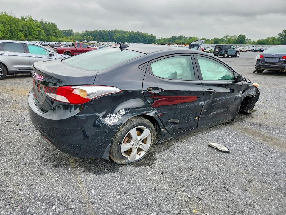 Photo 3 from auction – 2013 HYUNDAI ELANTRA with VIN 5NPDH4AE1DH407328
