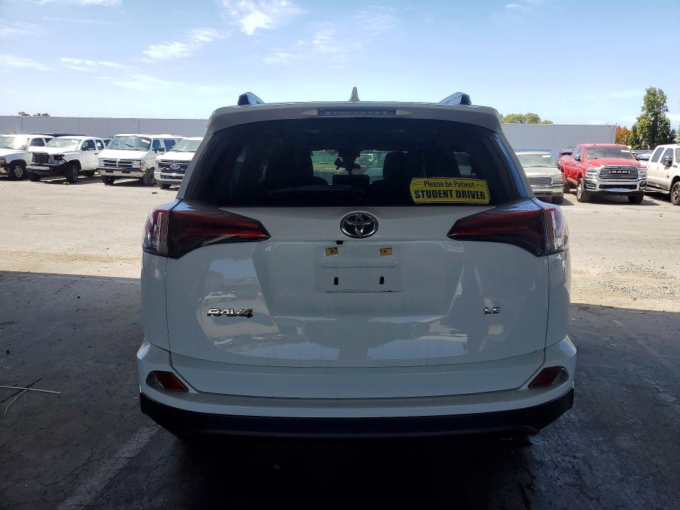 Photo 6 from auction – 2018 TOYOTA RAV4 with VIN JTMZFREV5JJ208255