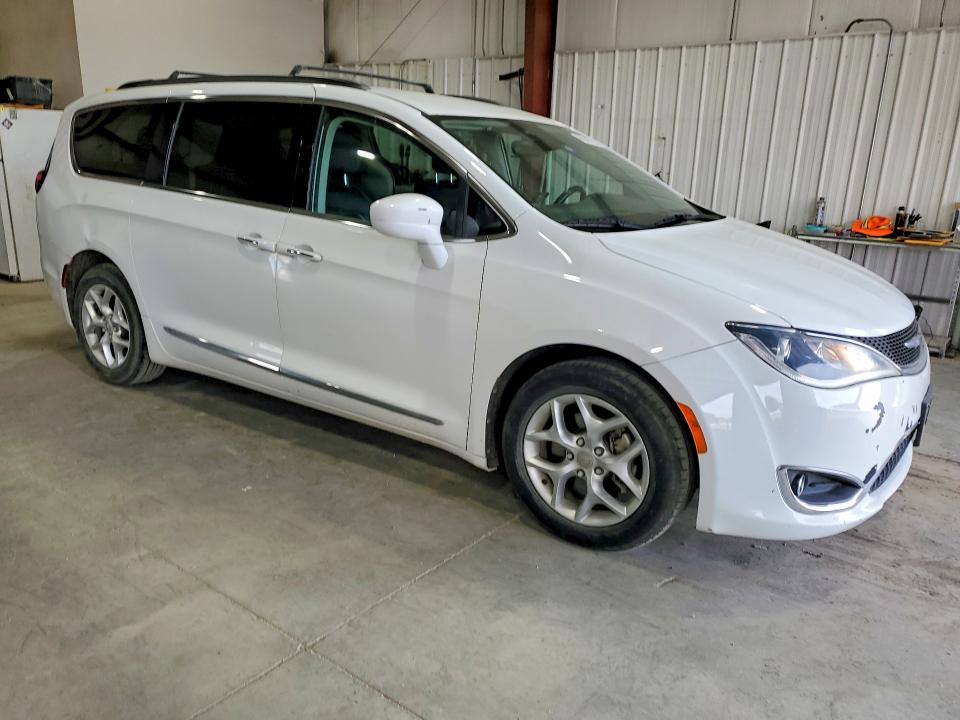 Photo 4 from auction – 2017 CHRYSLER PACIFICA with VIN 2C4RC1BG7HR794673