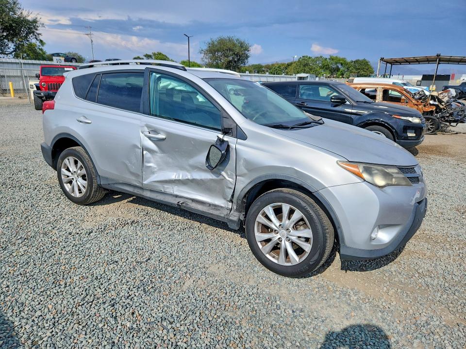 Photo 4 from auction – 2015 TOYOTA RAV4 with VIN 2T3YFREV8FW185798