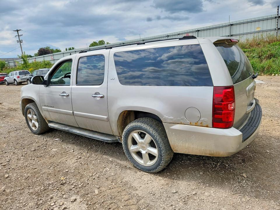 Photo 2 from auction – 2011 CHEVROLET SUBURBAN with VIN 1GNSK5E35BR183226