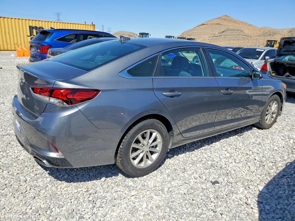 Снимка 3 от търг – 2019 HYUNDAI SONATA с VIN 5NPE24AF5KH791593