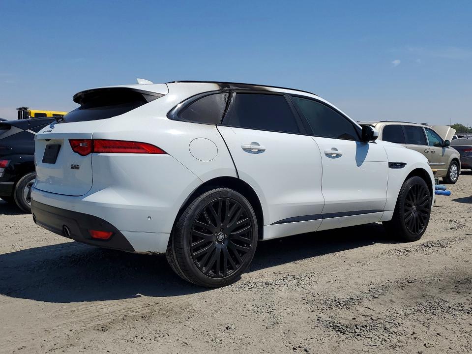 Photo 3 from auction – 2017 JAGUAR F-PACE with VIN SADCL2BV7HA057511