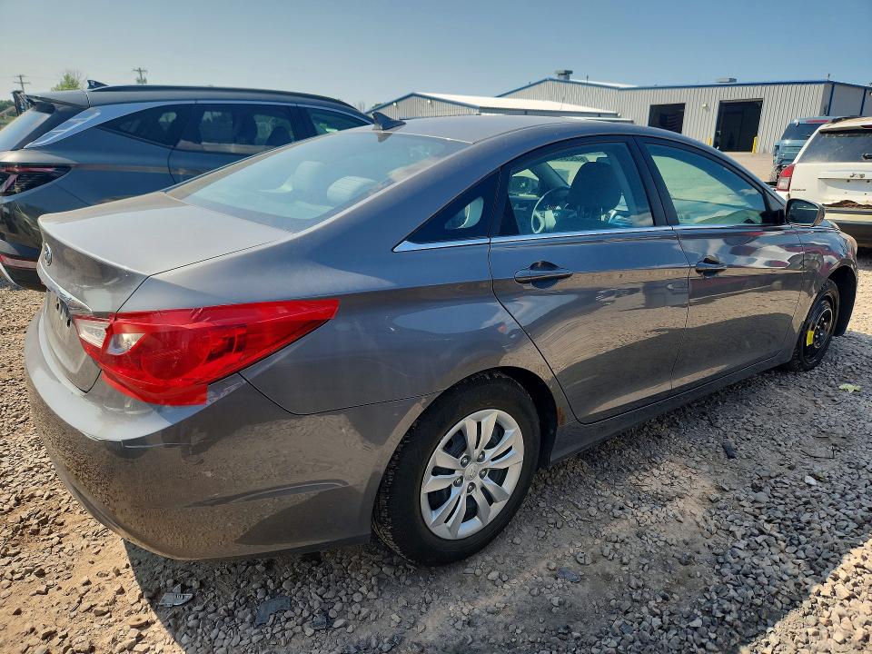Photo 3 from auction – 2011 HYUNDAI SONATA with VIN 5NPEB4AC8BH069279