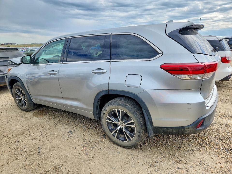 Photo 2 from auction – 2018 TOYOTA HIGHLANDER with VIN 5TDBZRFH9JS834346