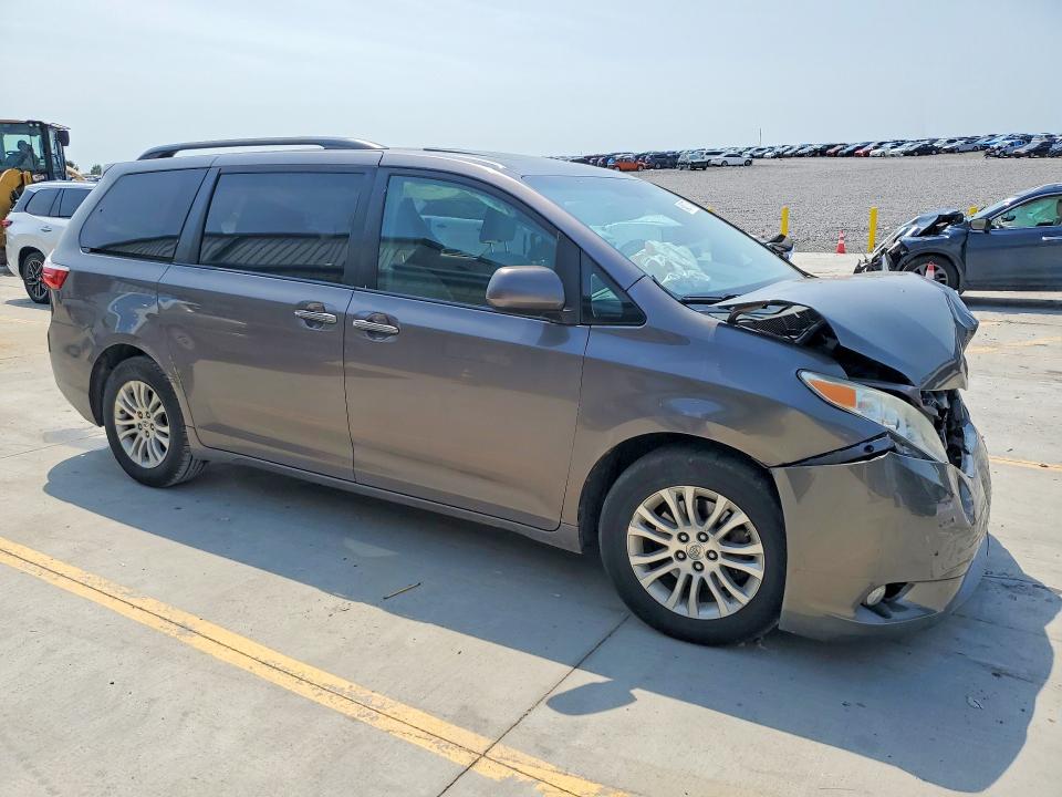 Photo 4 from auction – 2015 TOYOTA SIENNA with VIN 5TDYK3DC6FS628945