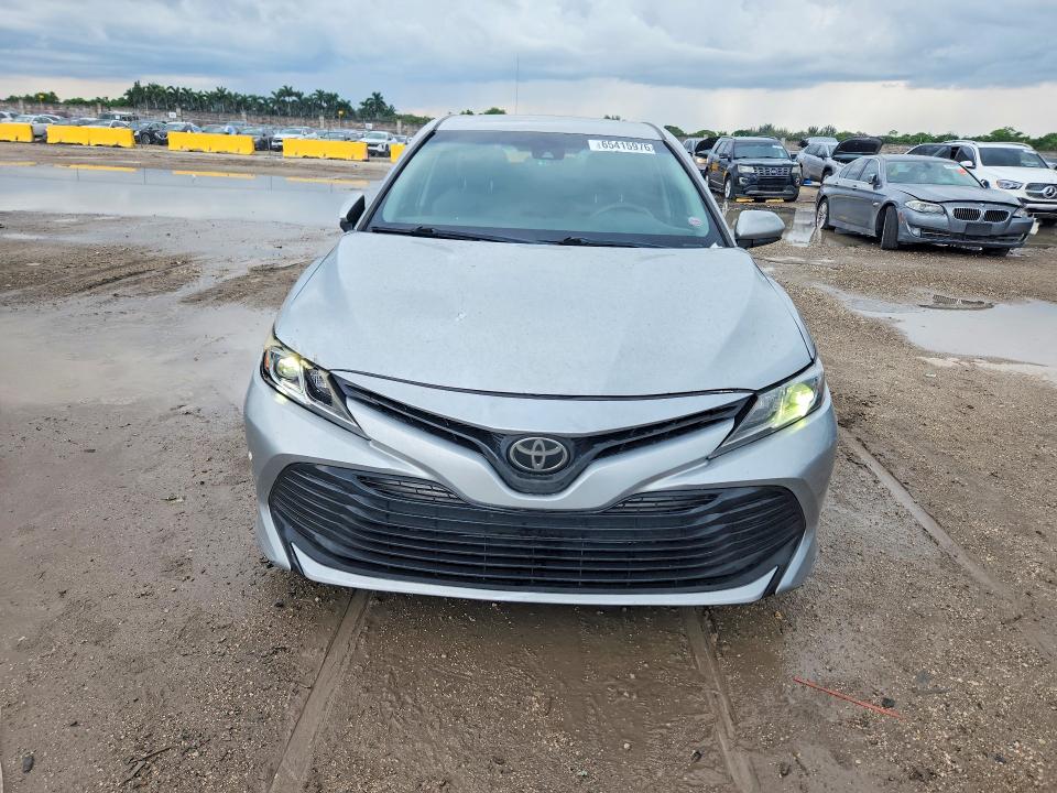 Photo 5 from auction – 2018 TOYOTA CAMRY with VIN 4T1B11HK9JU070751