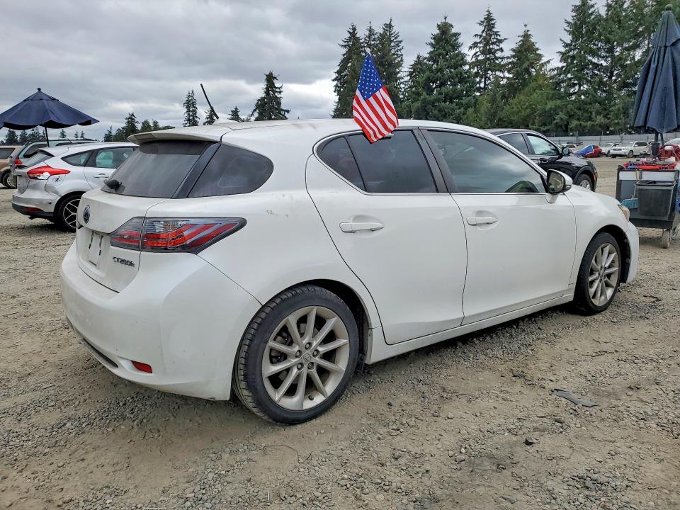 Photo 3 from auction – 2011 LEXUS CT with VIN JTHKD5BH5B2031571