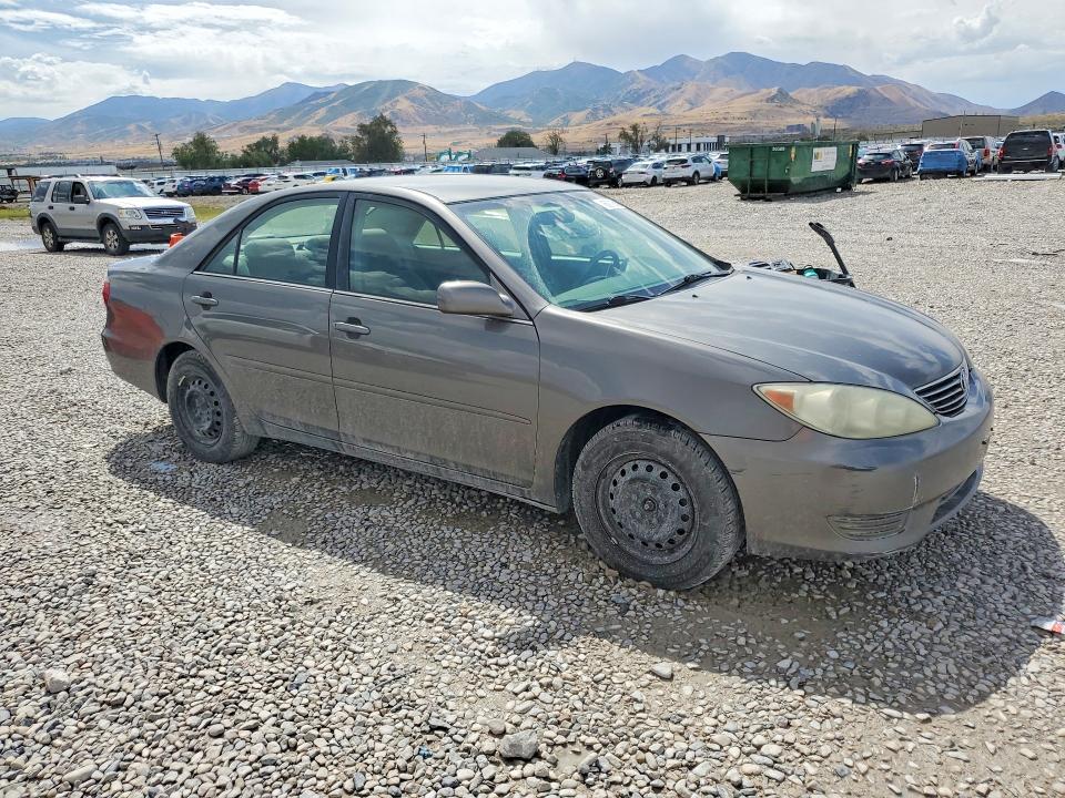 Photo 4 from auction – 2005 TOYOTA CAMRY with VIN 4T1BE32K35U512129