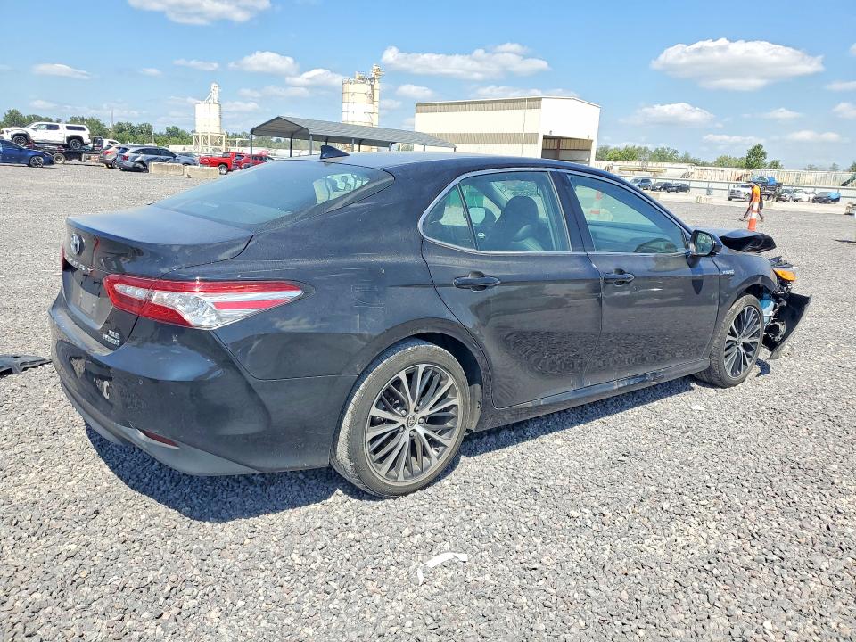 Photo 3 from auction – 2020 TOYOTA CAMRY with VIN 4T1F31AKXLU018392