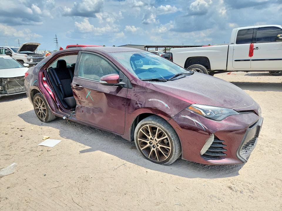 Снимка 4 от търг – 2017 TOYOTA COROLLA с VIN 5YFBURHE7HP633775