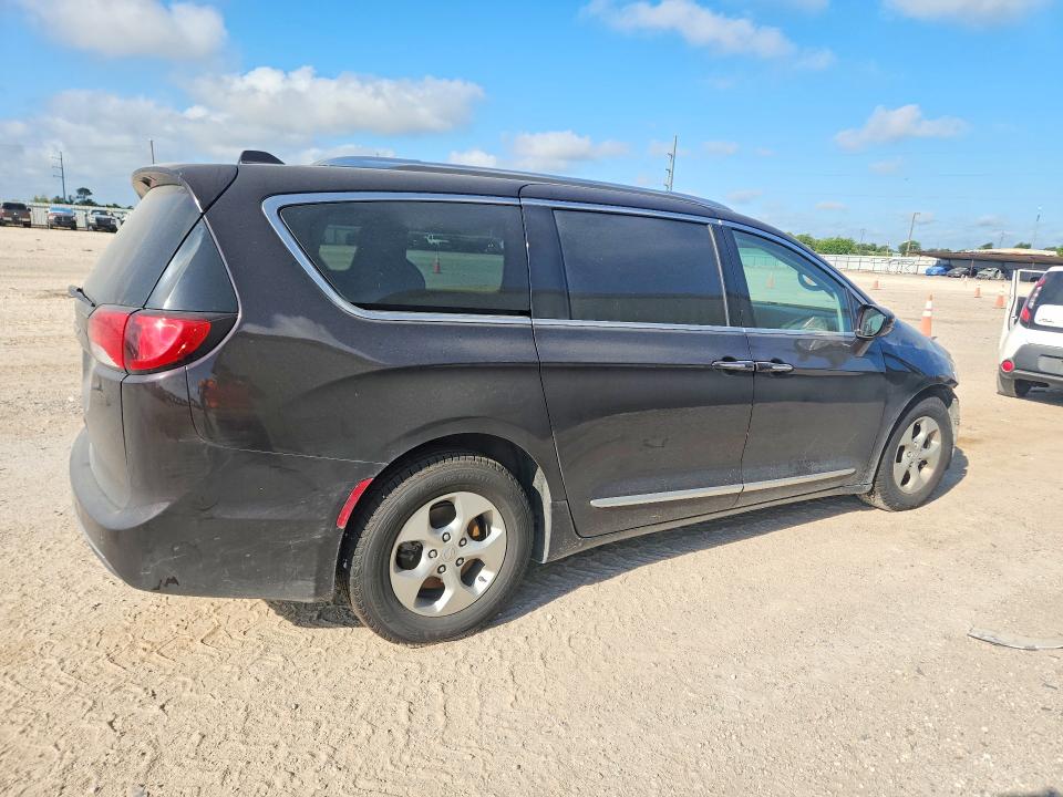 Photo 3 from auction – 2017 CHRYSLER PACIFICA with VIN 2C4RC1EG2HR684027