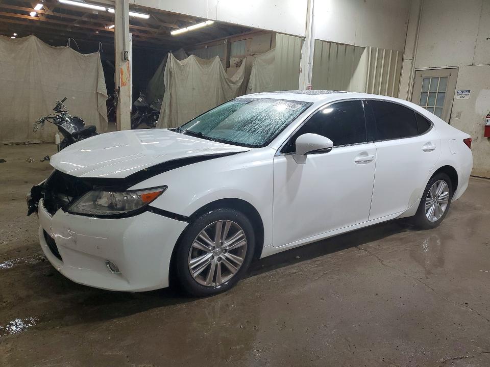 LEXUS ES 2014 with VIN JTHBK1GG4E2086645 - Photo from auction