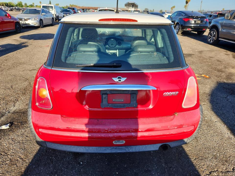 Photo 6 from auction – 2004 MINI COOPER with VIN WMWRC33424TJ58971