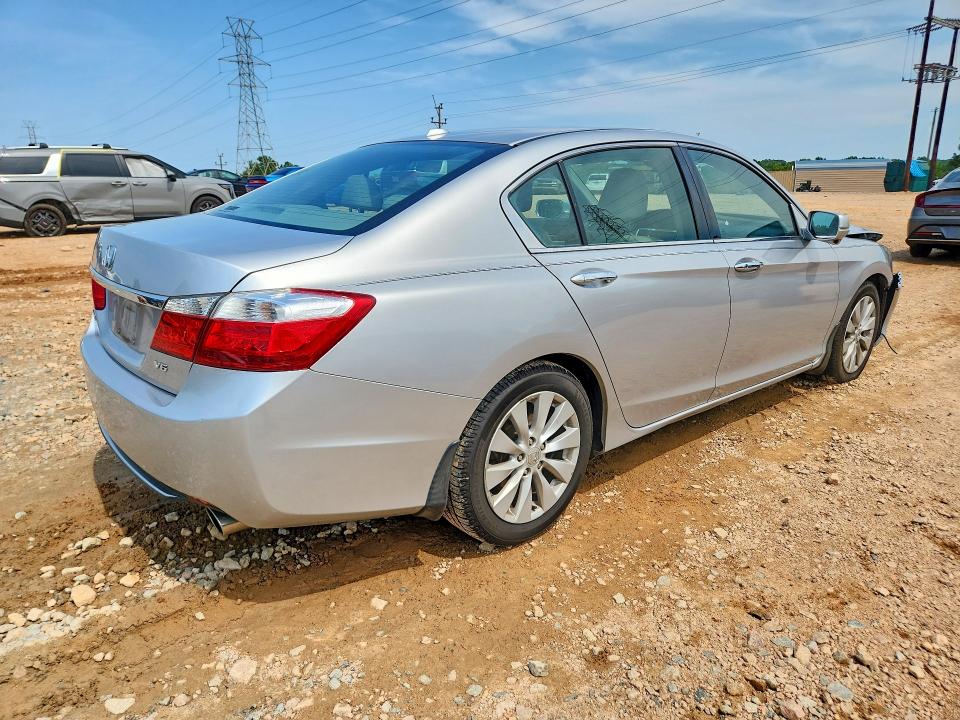 Photo 3 from auction – 2013 HONDA ACCORD with VIN 1HGCR3F80DA040386