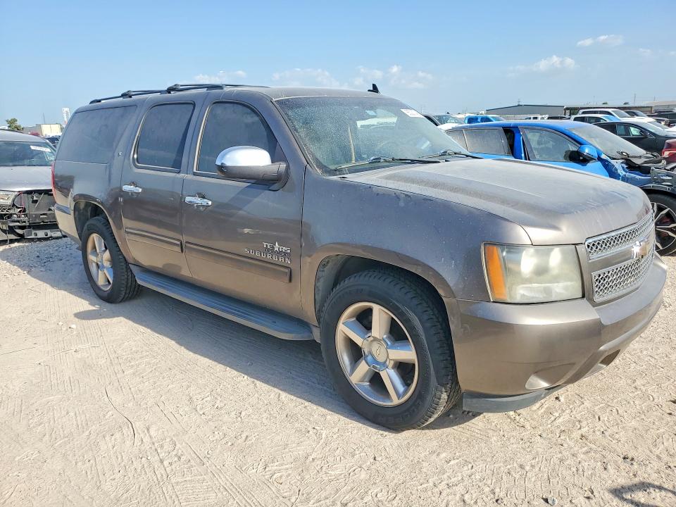 Photo 4 from auction – 2011 CHEVROLET SUBURBAN with VIN 1GNSCJE07BR334398