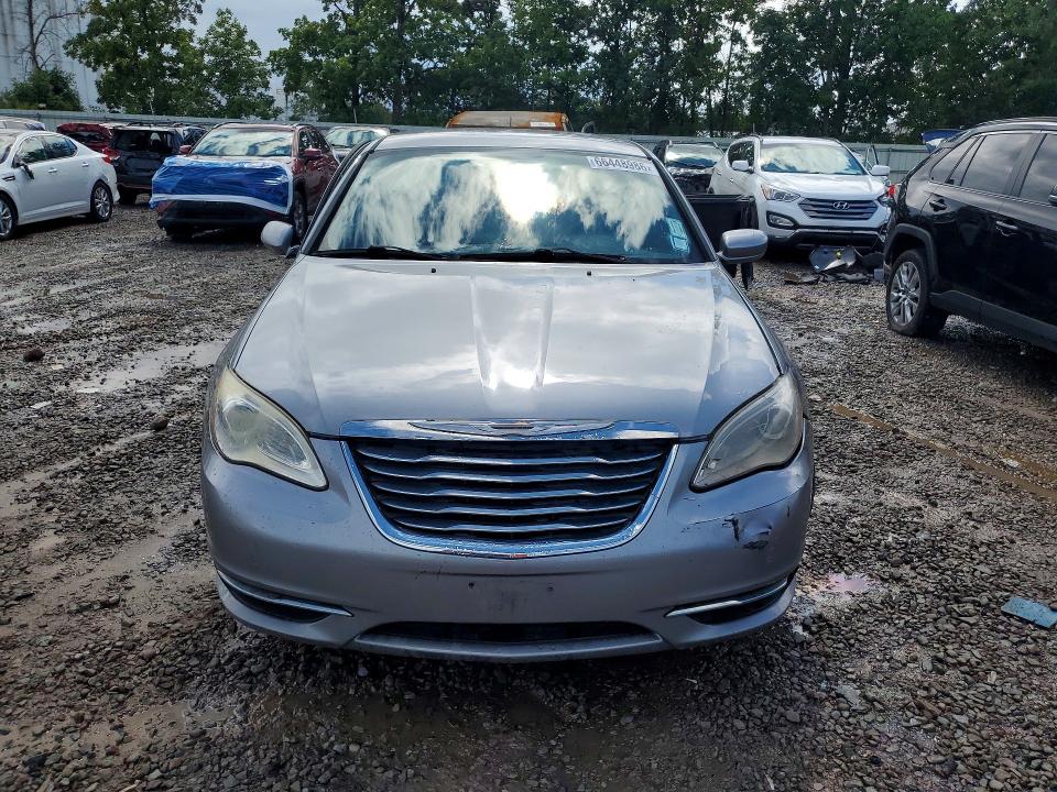 Photo 5 from auction – 2013 CHRYSLER 200 with VIN 1C3CCBAB1DN686532