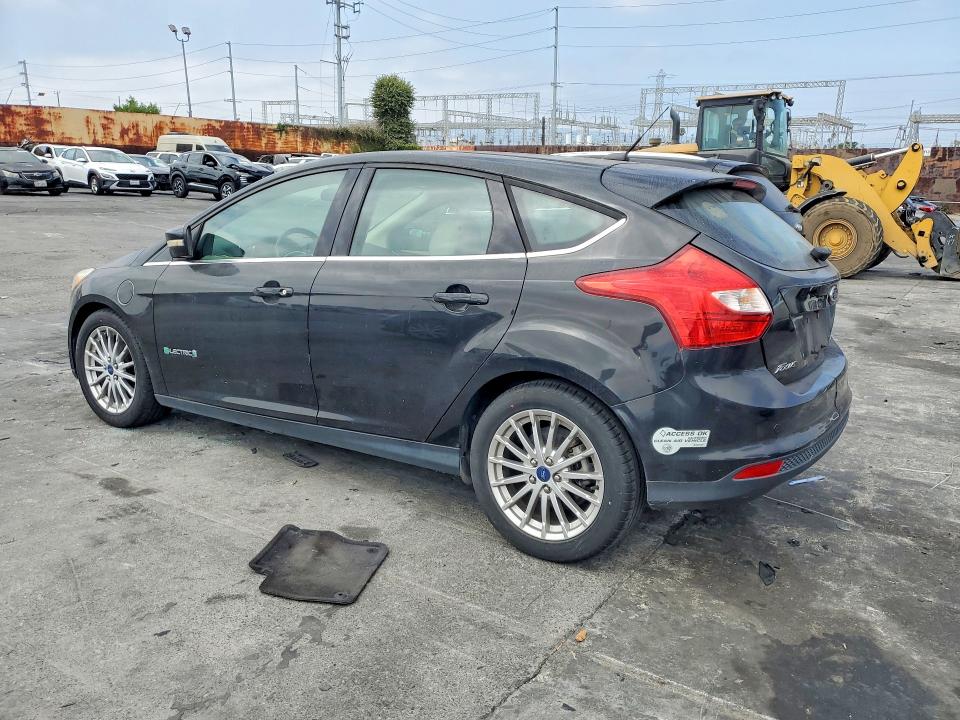Foto 2 de la subasta – 2014 FORD FOCUS con VIN 1FADP3R41EL111821
