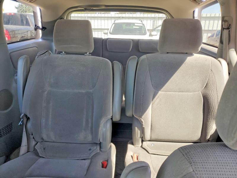 Photo 10 from auction – 2004 TOYOTA SIENNA with VIN 5TDZA23C04S215547