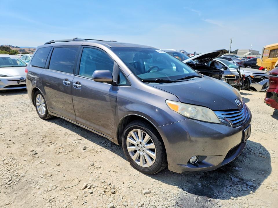 Photo 4 from auction – 2011 TOYOTA SIENNA with VIN 5TDDK3DCXBS022895