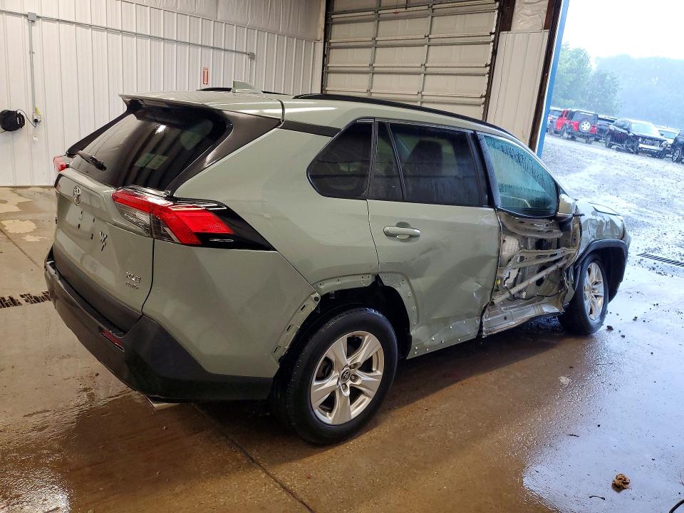Photo 3 from auction – 2021 TOYOTA RAV4 with VIN 2T3P1RFV0MW237494