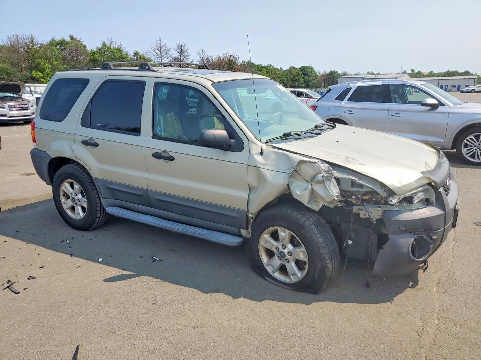 Photo 4 from auction – 2005 FORD ESCAPE with VIN 1FMYU93125KD74746