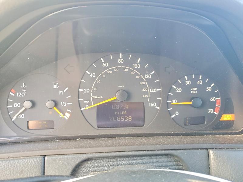 Photo 9 from auction – 2000 MERCEDES-BENZ E with VIN WDBJF65J8YB090763