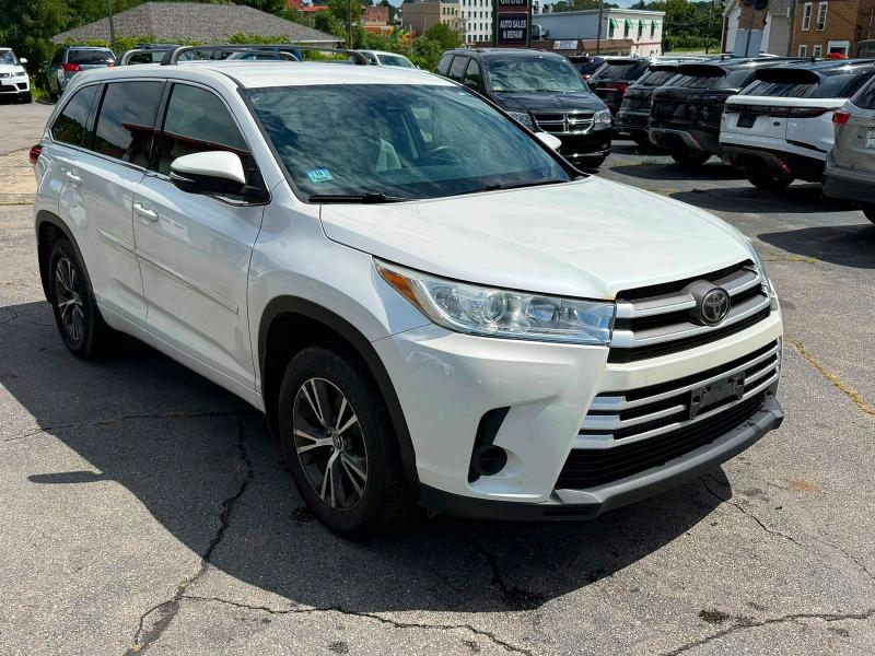 Photo 4 from auction – 2017 TOYOTA HIGHLANDER with VIN 5TDBZRFH9HS481326