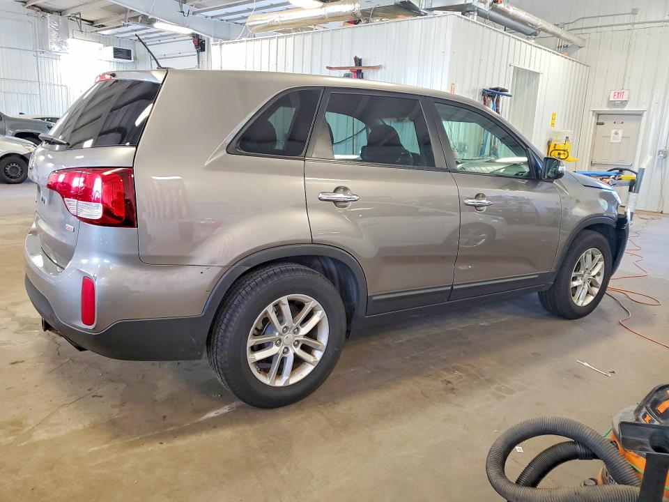 Photo 3 from auction – 2014 KIA SORENTO with VIN 5XYKT3A6XEG504786