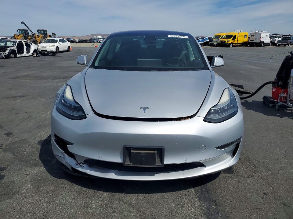 Photo 5 from auction – 2018 TESLA MODEL 3 with VIN 5YJ3E1EA2JF016676