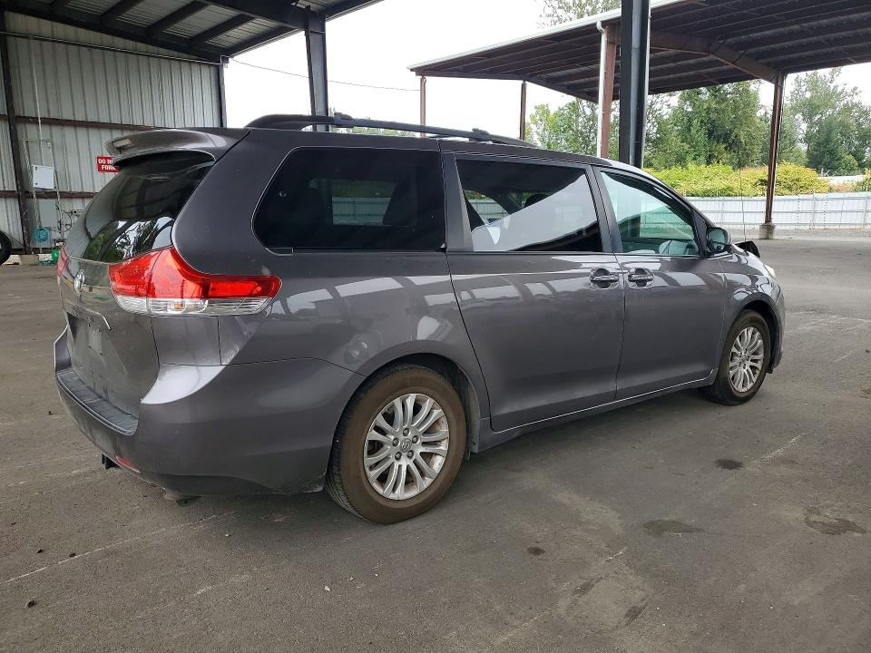 Photo 3 from auction – 2011 TOYOTA SIENNA with VIN 5TDYK3DC6BS161701