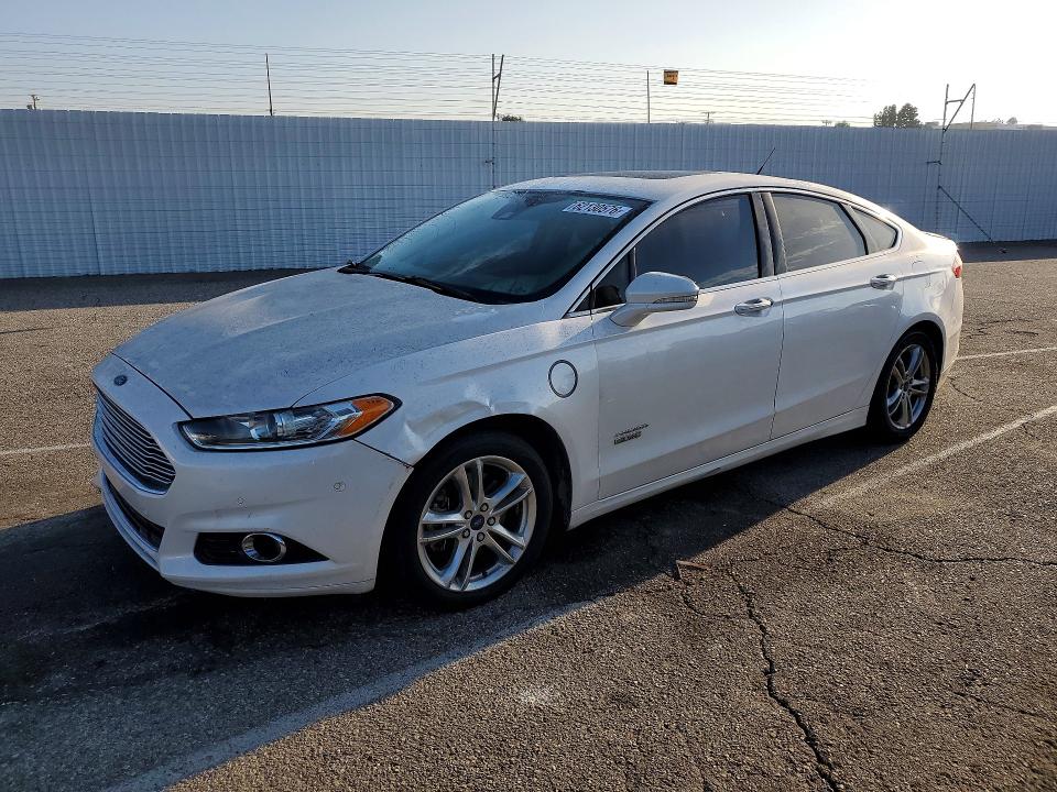FORD FUSION 2016 with VIN 3FA6P0SU5GR173342 - Photo from auction