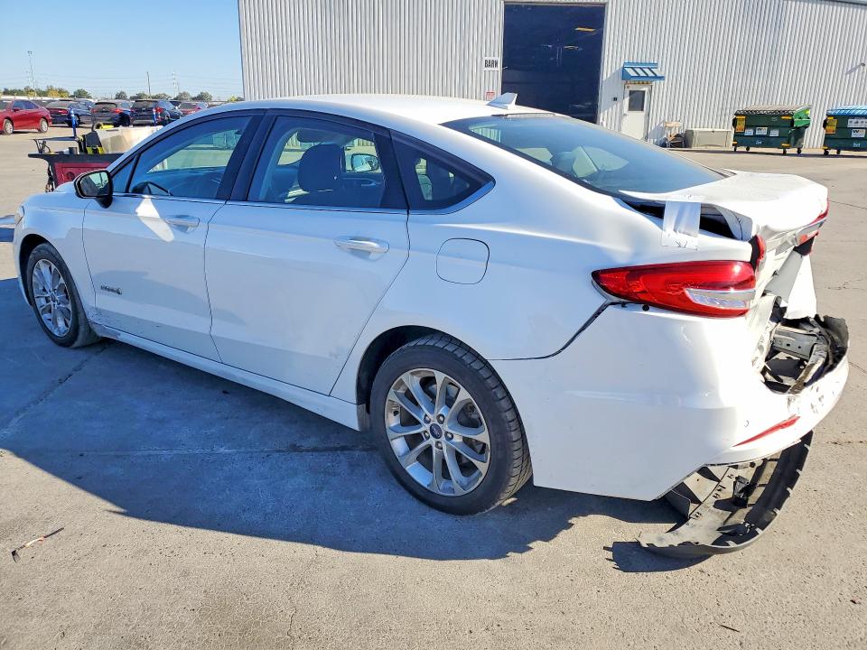 Photo 2 from auction – 2019 FORD FUSION with VIN 3FA6P0LU1KR284459